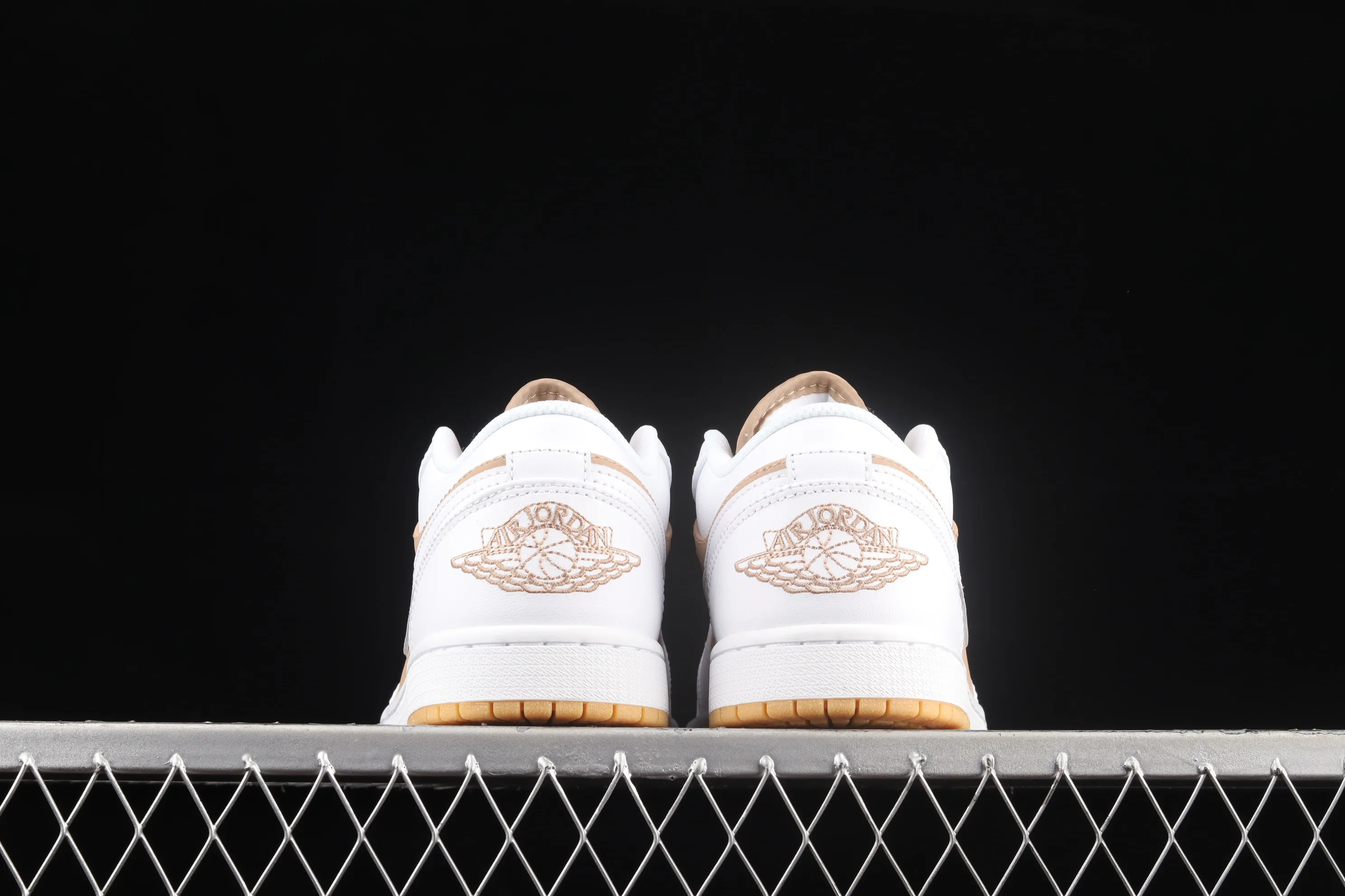 All categories Air Jordan Jordan series basketball shoes Air Jordan 1 Low G version pure original Air Jordan 1 Low AJ1 Joe 1 white and yellow low-top cultural and leisure sports sneakers DN6999-100